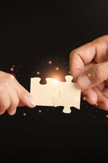 Two leaders with puzzle pieces